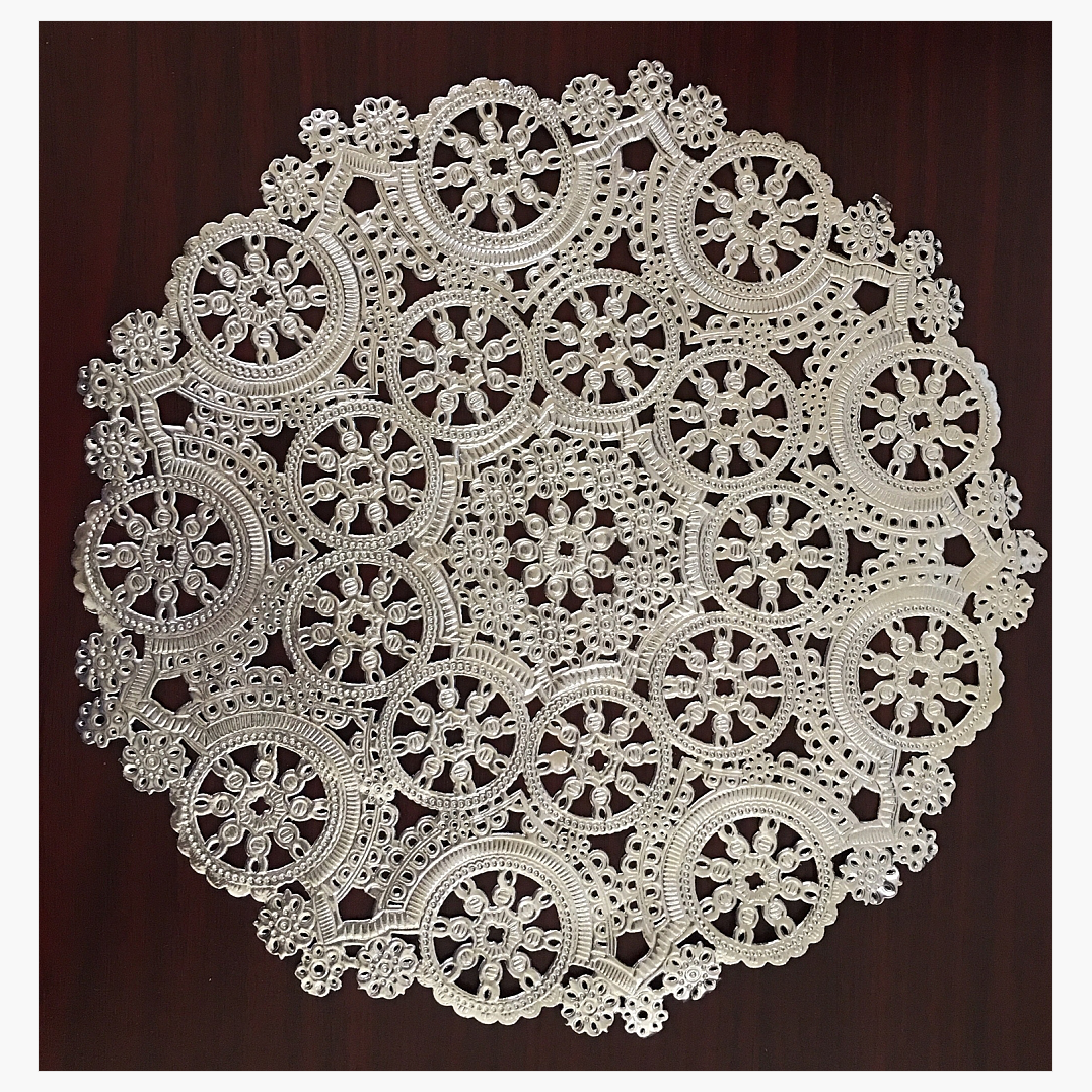 12 in Medallion Silver Foil Doilies Royal Lace 1000 75322